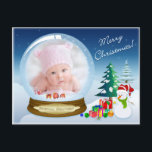 Snowman Christmas FOTO Snow Globe Post Card Feiertagspostkarte<br><div class="desc">Diese "Special Delivery" fröhliche Weihnachts-Schnee-Foto-Postkarte wäre eine kostengünstige Möglichkeit, frohe Weihnachten und/oder Geburt von Baby-Ankündigung Grüße an alle Ihre Familie und Freunde zu senden. Passen Sie den Text an, um zu sagen, was Sie gewollt und laden Sie ein quadratisches digitales Foto in das blaue Glas und Holz schauen Schneeflobe gefüllt...</div>