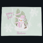 Snowman Christmas Große Geschenktüte<br><div class="desc">Snowman Christmas Celebrate your child's winter birthday with this cute and snowman wearing a pastel pink knitted hat and scarf. This theme is ideal for your little one’s winter birthday or kid’s Christmas party. Design is completely customizable. Check out the coordinating stationery and ohrs.</div>