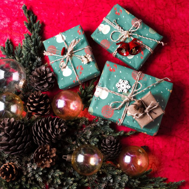 Snowman & Christmas Icons Pattern- Playful Holiday Geschenkpapier Set (Von Creator hochgeladen)