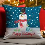 Snowman Christmas Throw Kissen<br><div class="desc">Ein niedlicher Schneemann in einer schneebedeckten Nacht schmückt dieses Kissen mit den Worten Happy Holidays. Personalisieren Sie es,  indem Sie den Text nach Ihren Wünschen ändern. Entworfen für Sie von BlackBerry Boulevard.</div>