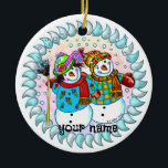 Snowman Couple Ornaments Keramik Ornament<br><div class="desc">Snowman Couple-Ornamente,  T - Shirt,  Geschenke und Bekleidung von ArtMuvz Illustration. Matching Snowman Bekleidung,  T - Shirt,  Feriengeschenke. Schneemann T - Shirt,  Weihnachtsgeschenke und Winterkleidung.</div>