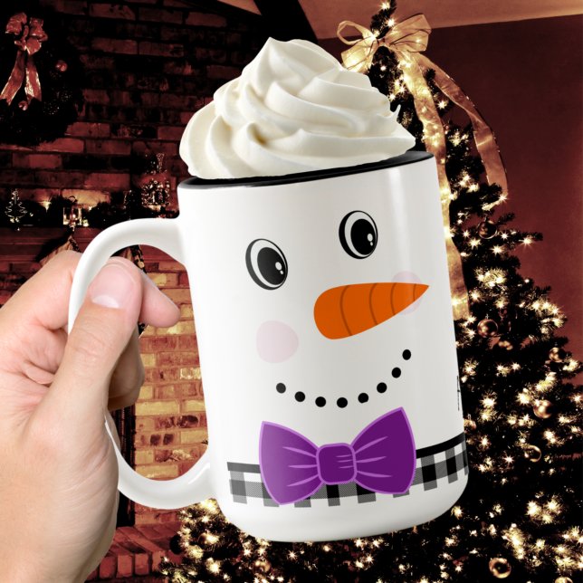 Snowman Face Lila Bowtie Black Buffalo Kariert Zweifarbige Tasse (Von Creator hochgeladen)