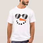 Snowman Face Sunglasses Carrot Nose Christmas Wint T-Shirt<br><div class="desc">Tragen Sie sich mit Ihren passenden Weihnachtsjamas oder als Schneemobil-Shirt. Ein lustiges Hemd für Familienfotos und Familienferien. Match die Erholung der Familie mit Tante Onkel Cousin Mama Papa Schwester Bruder Großmutter Opa Snowman Shirts.</div>