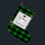 Snowman Green Buffalo Karierter Strumpf Großer Weihnachtsstrumpf<br><div class="desc">Fügen Sie eine festliche Touch zu Ihrem Kamin in dieser Ferienzeit mit einem Snowman Green Buffalo Karierten Strumpf. Im Strumpf-Design befindet sich eine Schachtel mit Kiefernästen und ein bezaubernder Schneemann mit Büffel-kariertem Hintergrund. Hier können Sie Ihren Namen für Ihre Personalisierung hinzufügen. Mit diesem Design sind auch zusätzliche Geschenk- und Urlaubsartikel...</div>