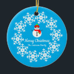 Snowman Keramik Decoration Ornament<br><div class="desc">Bild eines Schneemanns auf einer Schneeflocke und blauem Hintergrund.</div>