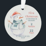 Snowman New Großeltern Erste Weihnachtsfeier  Ornament<br><div class="desc">Wunderbare Großeltern's Erste Weihnachtsmeilenstein Erinnerung zu feiern, dass sie Oma und Großvater eines neuen kleinen Mädchen oder Baby Jungen sind. Feierlicher Winterschneemann in Aquarellkunst, angepasst an Monate und Tage, in denen neue Großeltern ihre Weihnachten als Großmutter und Großvater feiern. mit Monogramm mit Babyname und Geburtsjahr. Fügen Sie ein beliebtes Foto...</div>