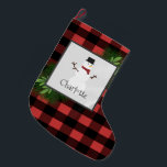 Snowman Red Buffalo Karierter Strumpf Großer Weihnachtsstrumpf<br><div class="desc">Fügen Sie eine festliche Touch zu Ihrem Kamin in dieser Ferienzeit mit einem Snowman Red Buffalo Karierten Strumpf. Im Strumpf-Design befindet sich eine Schachtel mit Kiefernästen und ein bezaubernder Schneemann mit Büffel-kariertem Hintergrund. Hier können Sie Ihren Namen für Ihre Personalisierung hinzufügen. Mit diesem Design sind auch zusätzliche Geschenk- und Urlaubsartikel...</div>