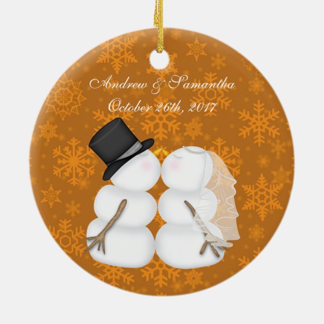 Snowmen küssen Verheiratet Unsere ersten Weihnacht Keramik Ornament (Hinten)