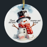 Snowmen Rund und Süß Keramik Ornament<br><div class="desc">Dieses bezaubernde Winterdesign mit einem Schneemann aus flauschigen Marshmallows mit rosa Zentren. Ein oberer Hut und ein roter Polka-Dot runden ihn ab. Die Nachricht sagt: "Rund und süß, Schneemänner können nicht besiegt werden" Ein Aquarell-Hintergrund auch auf der Rückseite des Jahres. Passen Sie Ihre Wünsche an.</div>