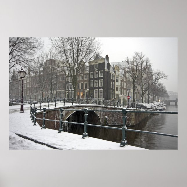 Snowy Amsterdam in den Niederlanden im Winter Poster (Vorne)
