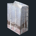 Snowy Birch Trees Christmas Dusty Blue ID1003 Mittlere Geschenktüte<br><div class="desc">Genießen Sie die Weihnachtsstimmung in dieser schneebedeckten Winterlandschaft mit Birkenbäumen in einer auffallend staubblauen und Rose-Farbpalette. Fügen Sie Ihren eigenen Lieblings-Urlaub Gruß mit der bereitgestellten Vorlage. Suchen Sie ID1003 um weitere Farboptionen und Produkte mit diesem Design zu sehen.</div>