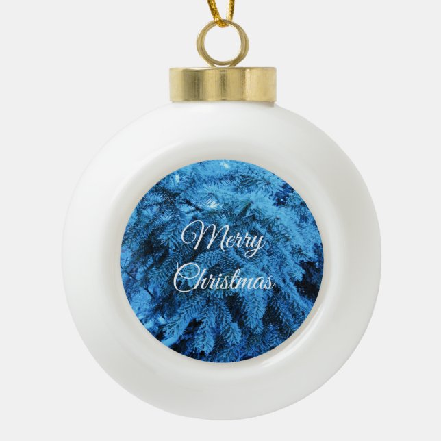 Snowy Christmas Forest Spruce Keramik Kugel-Ornament (Vorderseite)
