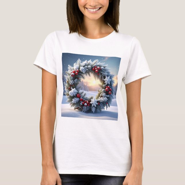 Snowy Christmas Wreath with Red Berries T-Shirt (Vorderseite)