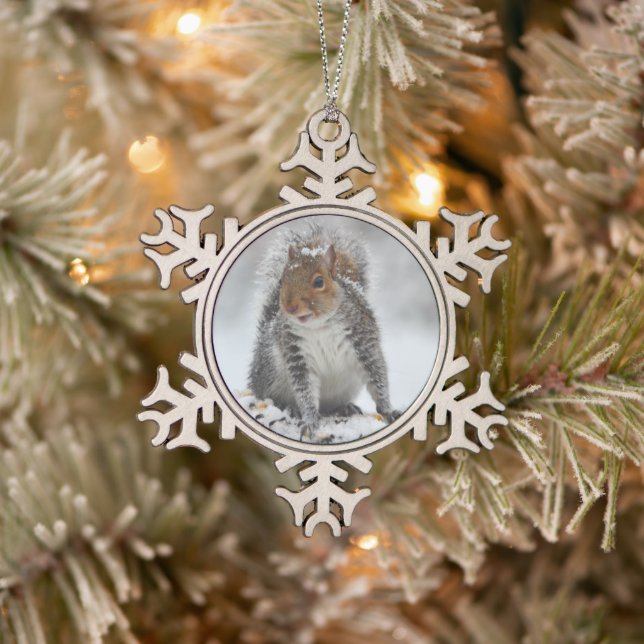Snowy Eichhörnchen Weihnachtsschmuck Schneeflocken Zinn-Ornament (Baum)