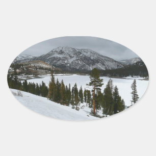 Snowy Ellery Winter Landschaft Ovaler Aufkleber