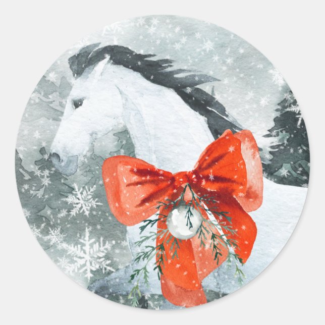 Snowy Forest White Horse Red Bow Holiday Portrait Runder Aufkleber (Vorderseite)