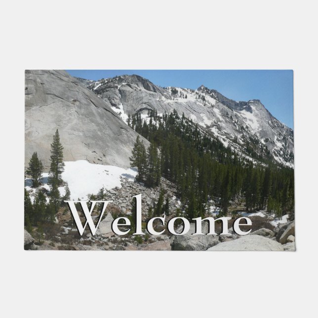 Snowy Granite Domes Panorama auf Yosemite Fußmatte (Vorderseite)