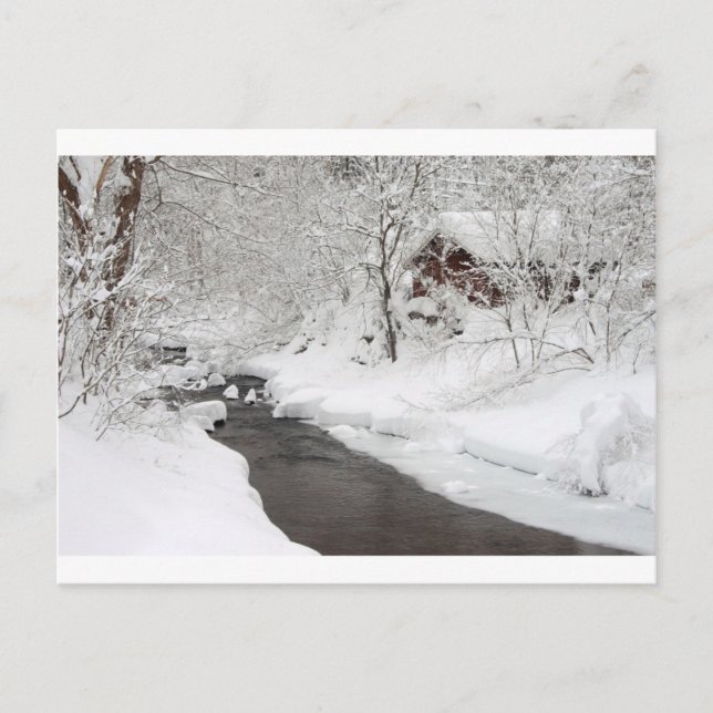 Snowy Mountain Cabin und Creek Postkarte (Vorderseite)
