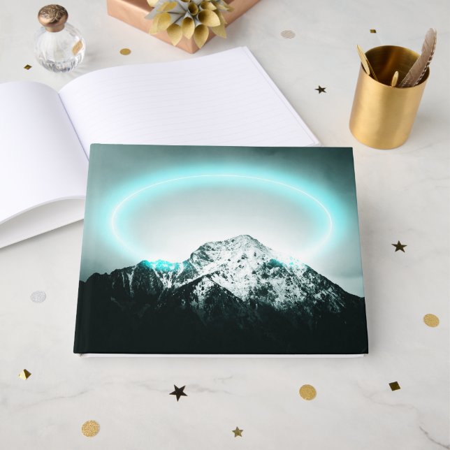 Snowy mountain mysterious blue neon light gästebuch (Vorderseite Offen)