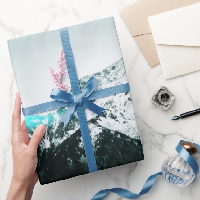 Snowy mountain mysterious blue neon light geschenkpapier (Schenken)