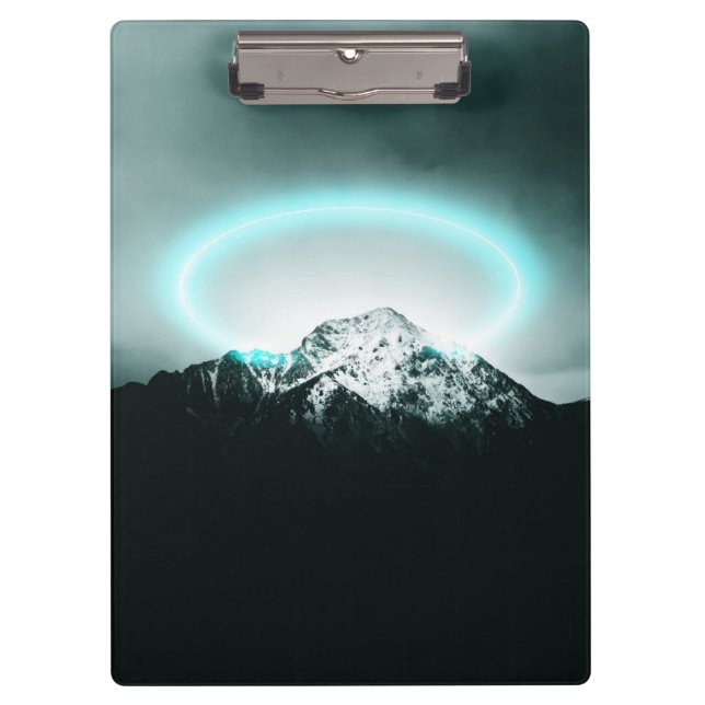 Snowy mountain mysterious blue neon light klemmbrett (Vorderseite)