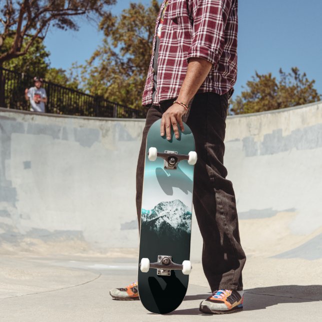 Snowy mountain mysterious blue neon light skateboard (Außenbereich 2)