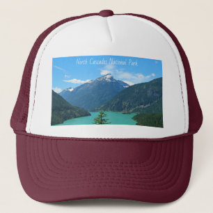 Snowy Mountain Turquoise Lake in Washington Truckerkappe