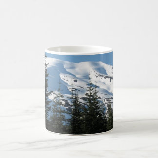 Snowy Mt St. Helens von seiner Basis Kaffeetasse