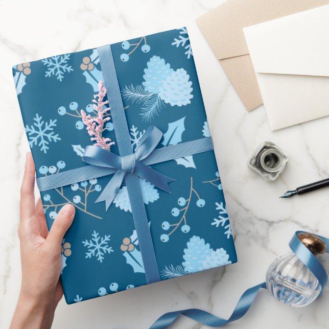 Snowy Pastel Blue Snowflakes Geschenkpapier (Schenken)