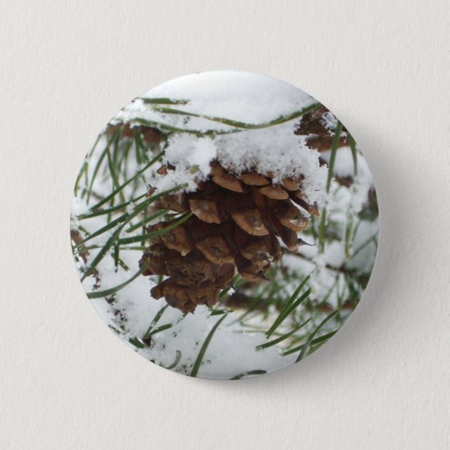 Snowy Pine Cone I Winter Nature Fotografy Button (Vorderseite)