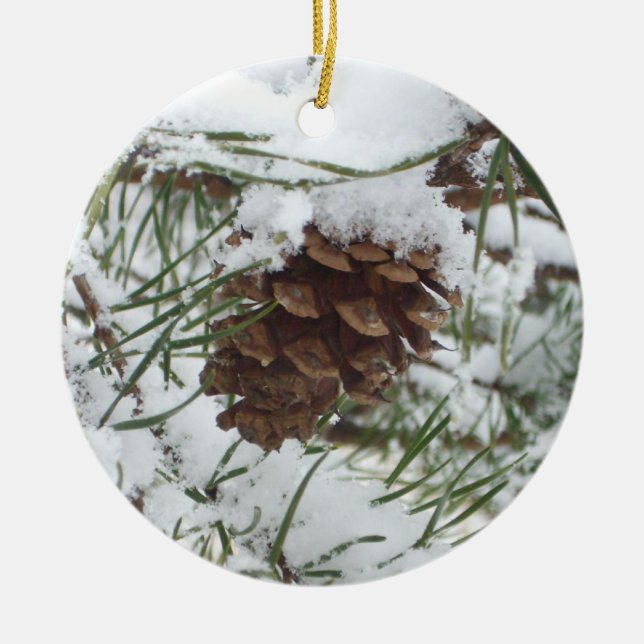 Snowy Pine Cone I Winter Nature Fotografy Keramikornament (Vorne)