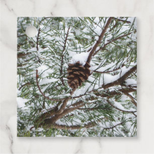 Snowy Pine Cone II Winterlandfotografie Geschenkanhänger