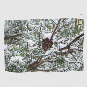 Snowy Pine Cone II Winterlandfotografie Golfhandtuch