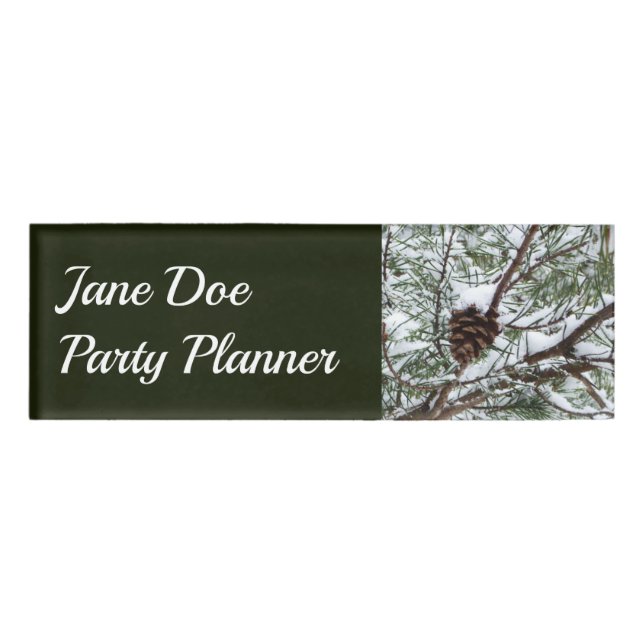 Snowy Pine Cone II Winterlandfotografie Namenschild (Vorderseite)