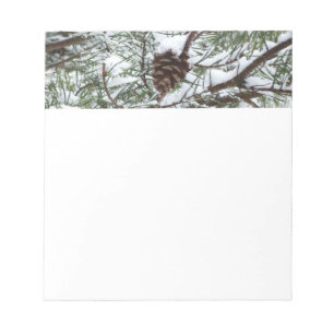 Snowy Pine Cone II Winterlandfotografie Notizblock