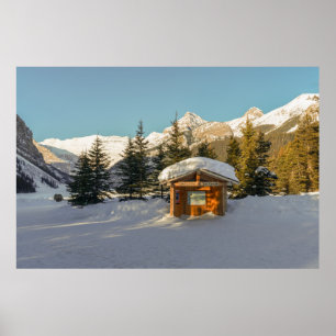 Snowy Serenity: Lake Louise und der majestätische Poster