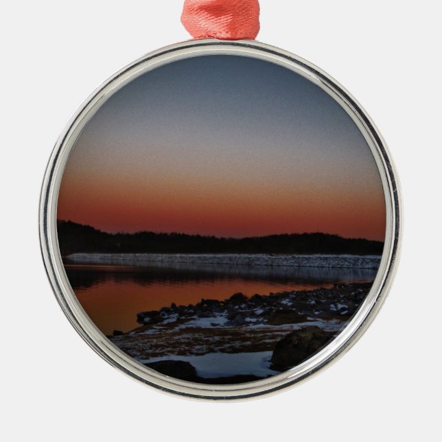 Snowy Sunset am Arrowhead See Ornament Aus Metall (Vorne)