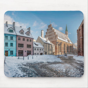Snowy winter city centre in Riga, Lettland Mousepad