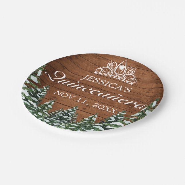 Snowy Wood & Forest Country Pine Tiara Quinceañera Pappteller (Schrägansicht)
