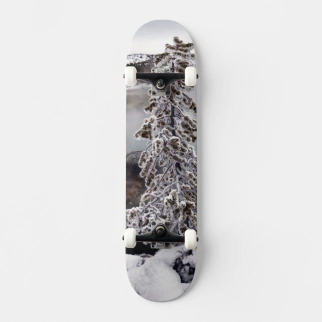 Snowy Yellowstone Skateboard (Vorderseite)