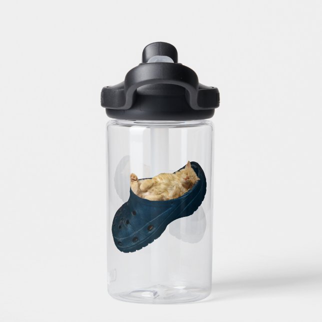 "Snug as a Bug: The Kitten's Croc Nickerchen" Trinkflasche (Rückseite)