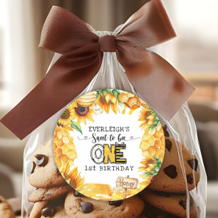 So süß, ein blumiger 1. Geburtstag zu sein Runder Aufkleber