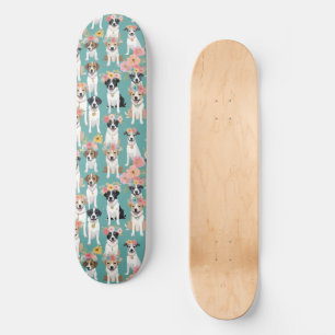 So viele Hunde tragen pastelförmige Blume Kronen A Skateboard