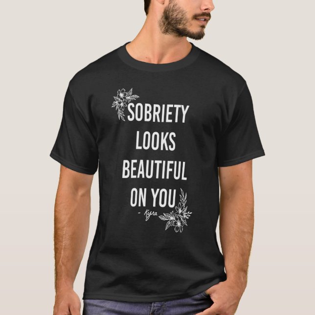 Sobriety Looks Beautiful On You T-Shirt (Vorderseite)