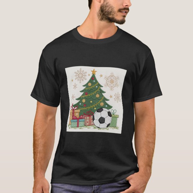 Soccer ball next to the Christmas tree T-Shirt (Vorderseite)