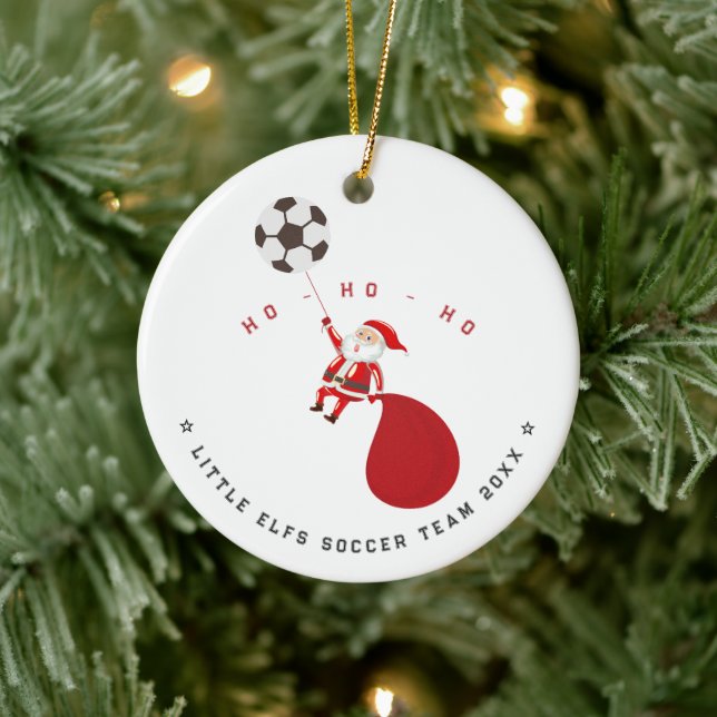 Soccer Santa Kickin Off a Winning Christmas Season Keramik Ornament (Baum)
