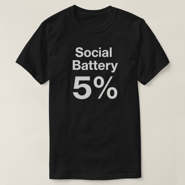Social Battery 5% Minimal Introvert Quote T-Shirt (Design vorne)