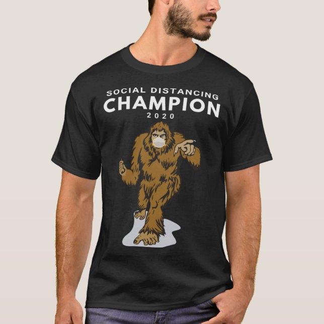 Social Distancing Champion 2020 Big Foot Sasquatch T-Shirt (Vorderseite)