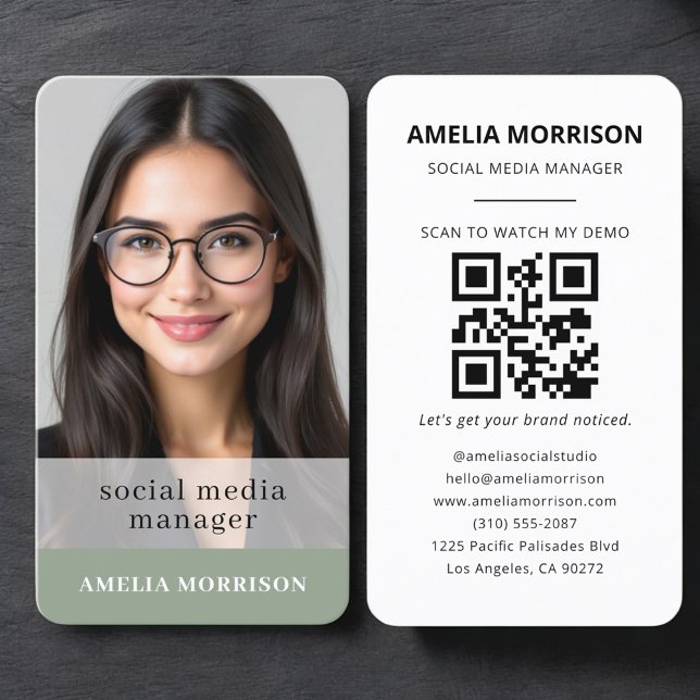 Social Media Manager Sage Green QR-Code-Foto Visitenkarte (Von Creator hochgeladen)