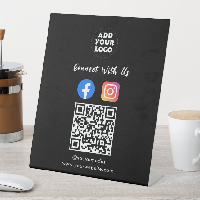 Social Media QR Code | Instagram Facebook Tischdis Sockelschild (In Situ)